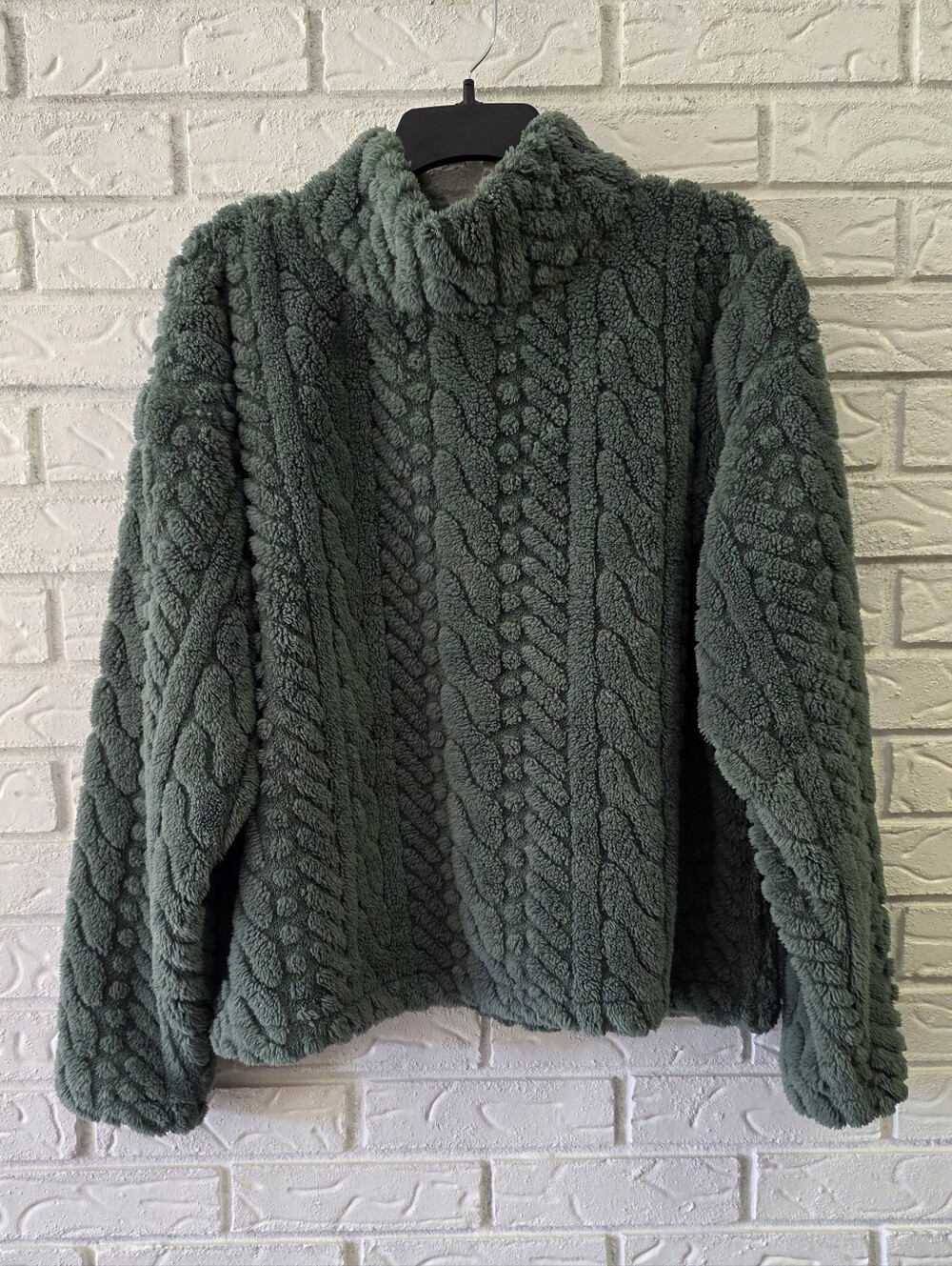 Eddie Bauer Plush Cable-Knit Turtleneck Sweater EUC